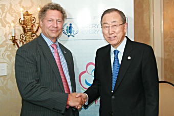 Seth Berkley with Ban Ki-moon