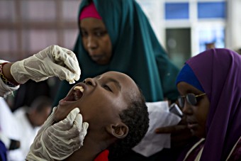 Mogadishu, Somalia: a child receives cholera vaccine.
