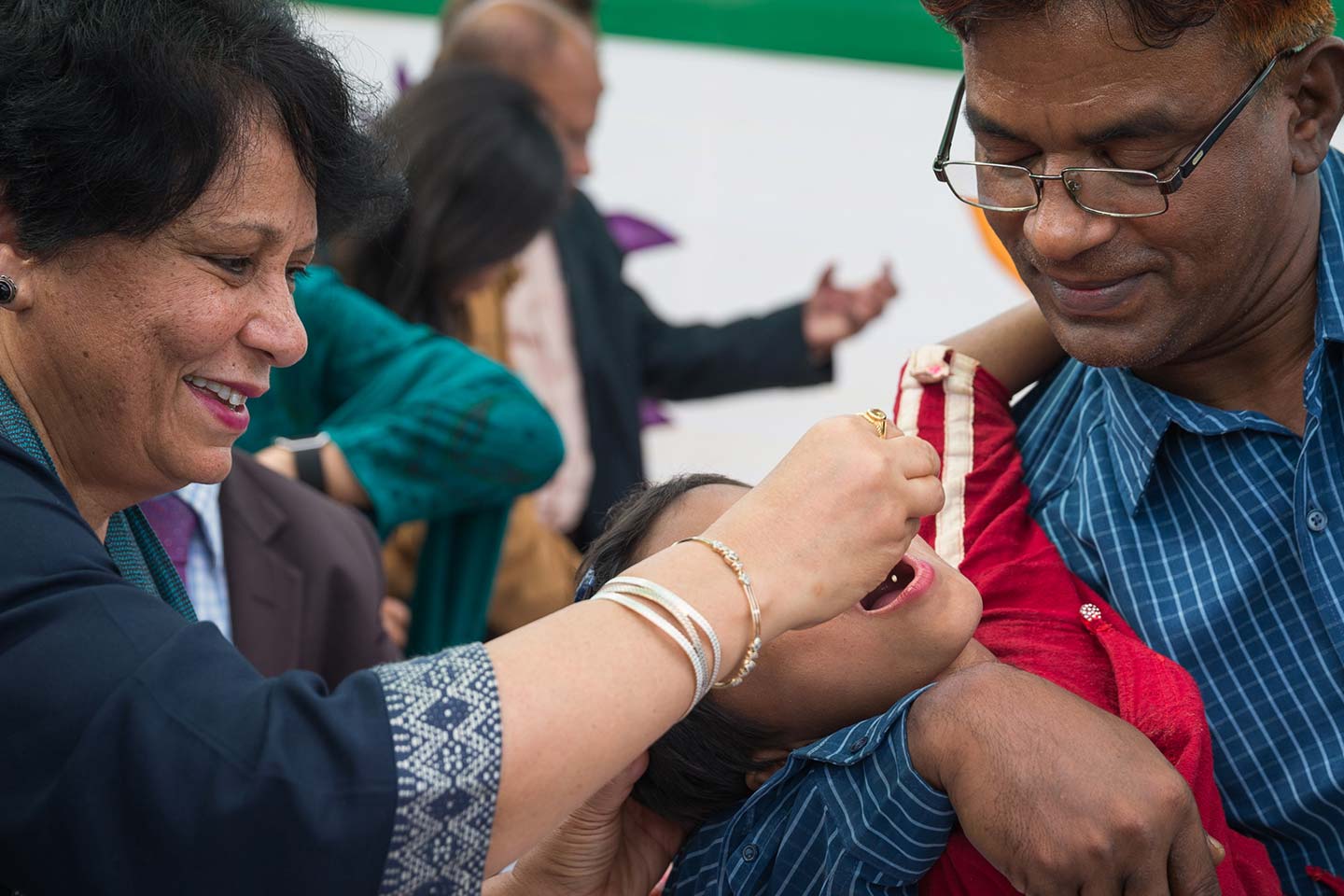Anuradha Gupta, Deputy CEO of Gavi, the Vaccine Alliance gives oral cholera vaccine (OCV) drops to a child at the launch of the December 2019 vaccination campaign in Cox’s Bazar, Bangladesh. ©Gavi/2019/Isaac Griberg