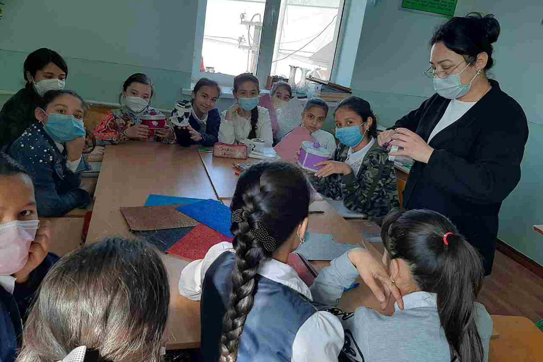 Teenaged girls of Secondary School No. 11 in Margilan. Uzbekistan's vaccination schedule recommends a two-dose vaccination scheme for girls aged between 9 and 13 years. Credit: Umida Maniyazova