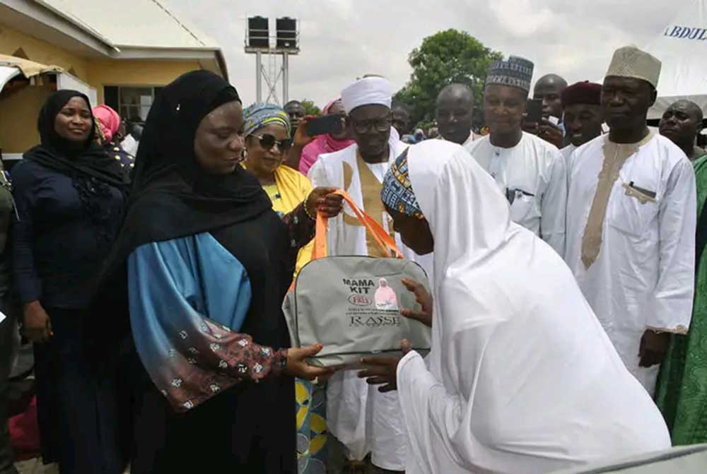 Raise Foundation's founder, Amina Bello, presenting the delivery kits. Credit: Royal Ibeh