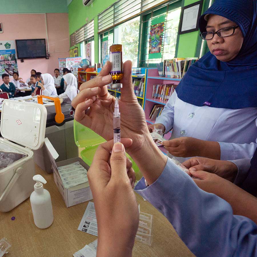 The vaccine campaign in action at a school. Photo: Ardiles Rante /Gavi.