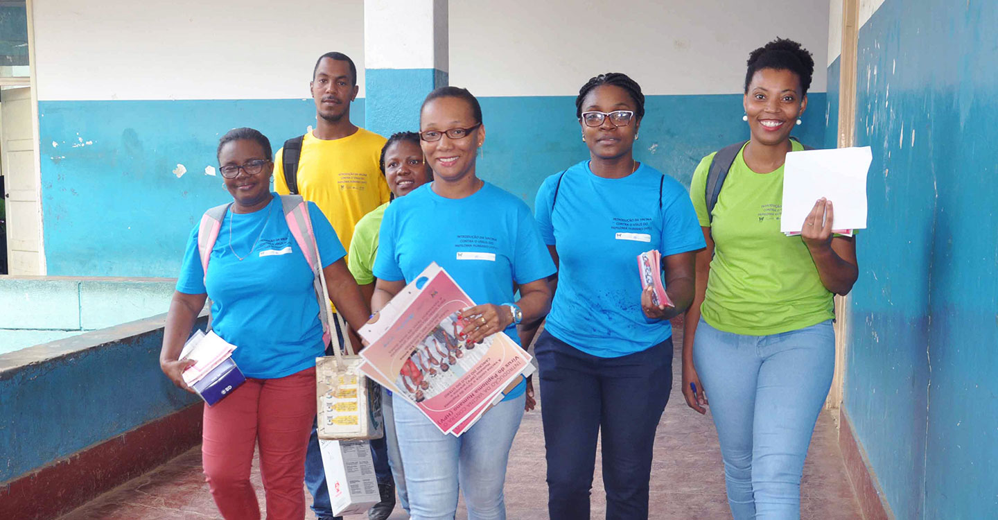 outreach for cervical cancer vaccine, groupe shot