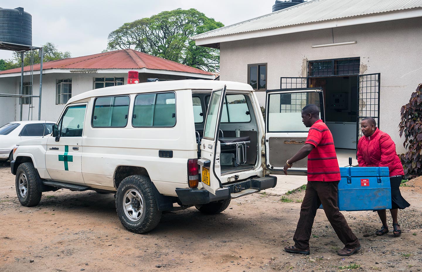 Gavi/2018/Hervé Lequeux - Tanzania, Mont Meru Hospital. Cold chamber for vaccination storage. After selecting vaccines to take away, Carmen Klerru is immediately transporting them in a cold blue box to travel