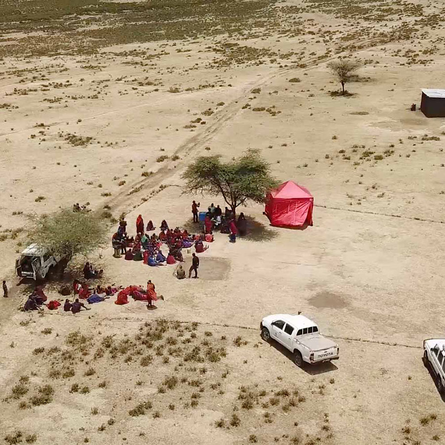 Une petite tente rouge sur les plateaux de la région de Ngorongoro en Tanzanie. Crédit photo : Gavi/2018/Hervé Lequeux