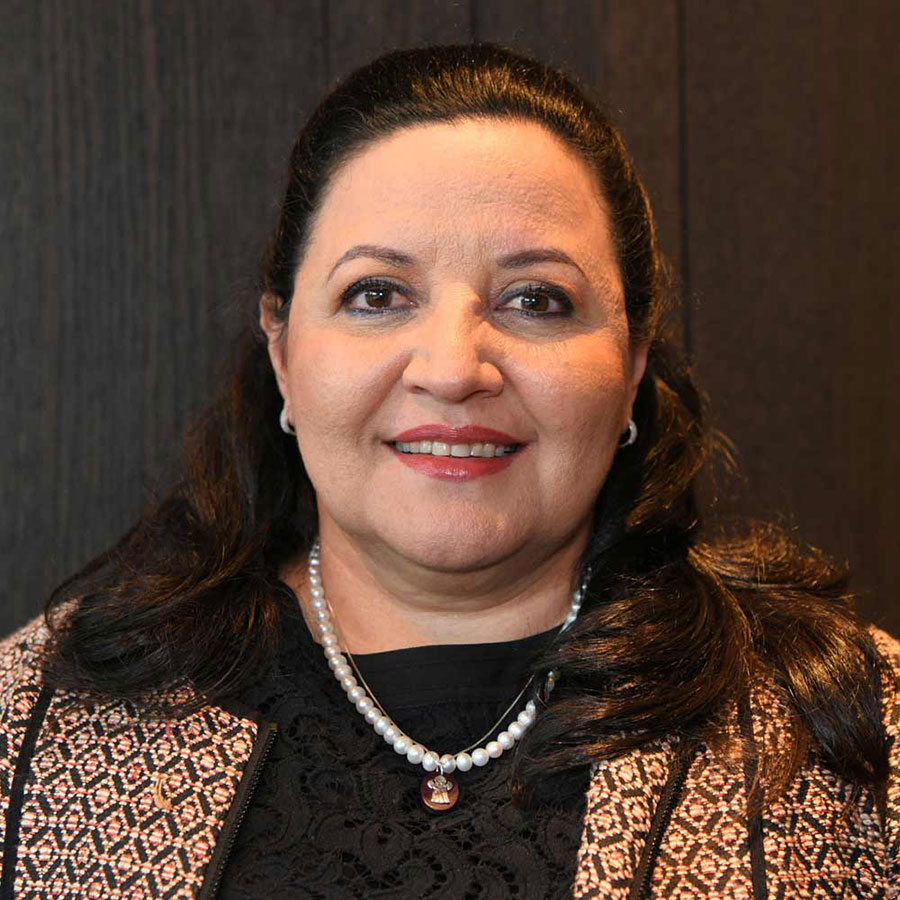 Dr Edna Yolani Bátres