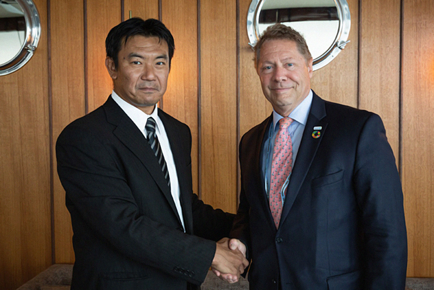 Shigeru Handa, AAIC Director, and Dr Seth Berkley, Gavi CEO, during the signing of the agreement. Credit: Gavi/2019/Isaac Griberg.