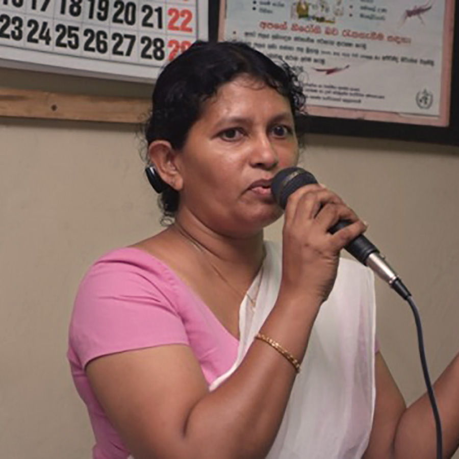 La doctoresse Nimalka Pannila Hetti, épidémiologiste régionale, parle de la sensibilisation des responsables politiques à l’importance des vaccins. Photo : Gavi/Mithra Weerakone La doctoresse Nimalka Pannila Hetti, épidémiologiste régionale, parle de la sensibilisation des responsables politiques à l’importance des vaccins. Photo : Gavi/Mithra Weerakone