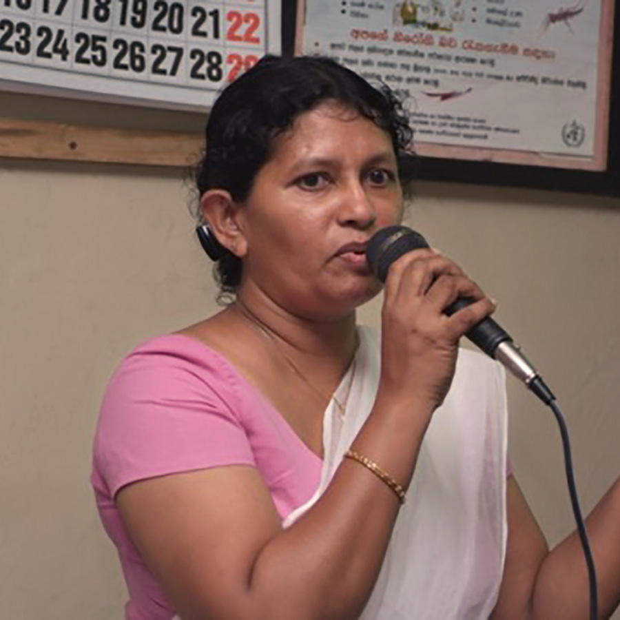 La doctoresse Nimalka Pannila Hetti, épidémiologiste régionale, parle de la sensibilisation des responsables politiques à l’importance des vaccins. Photo : Gavi/Mithra Weerakone