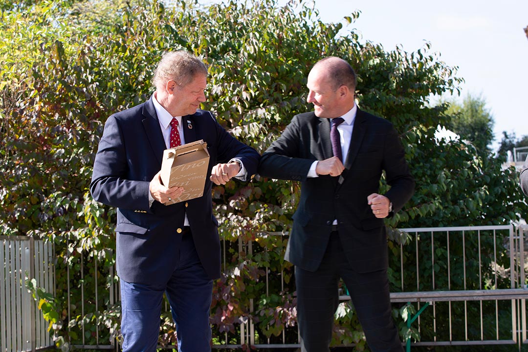 Gavi CEO Dr Seth Berkley bumping elbows with Geneva State Council President Serge Dal Busco – Credit: Jacques Schmitz