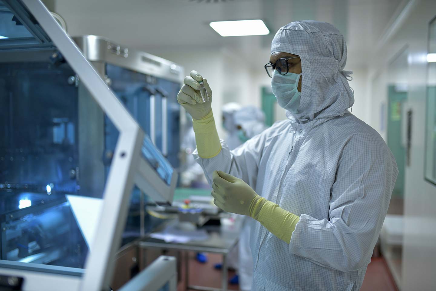 Technician holding COVID-19 vaccine at The Serum Institute of India Ltd (SII). Production of the Oxford University/AstraZeneca coronavirus vaccine at the Serum Institute of India (SII). The vaccine is produced for mid and low-income countries.