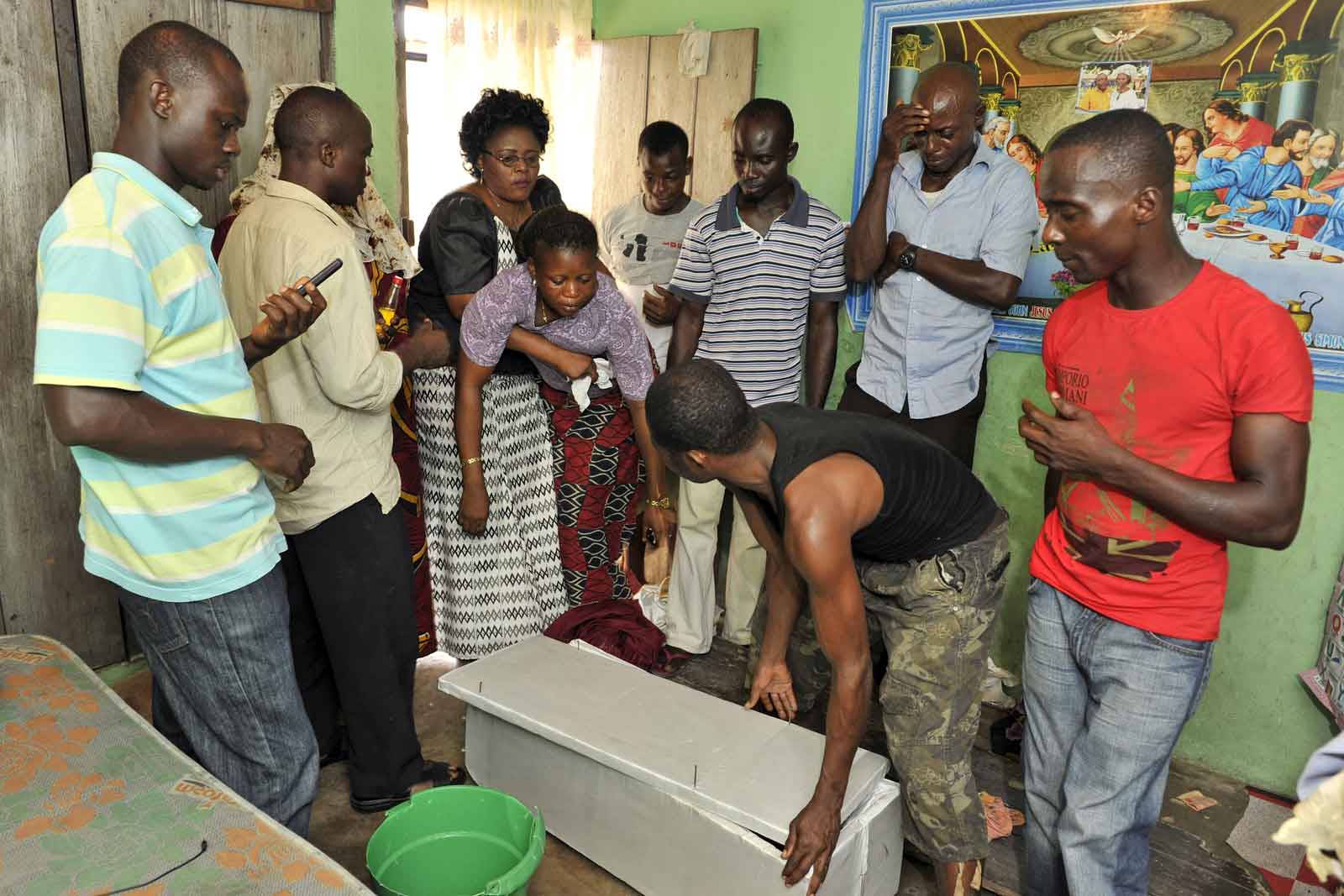 Many Nigerian families continue to lose their children to vaccine-preventable diseases. In Cross River State, the Maurice family prepares for the funeral of Valentine, just 16-months old when he died of pneumonia.