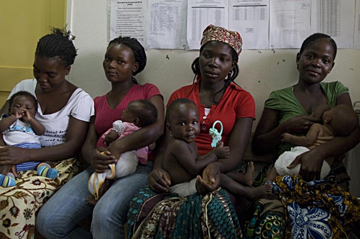 The local immunisation system is the first line of defence. Four mums wait for their three-month-old babies to receive a 1st dose of pentavalent; the multivalent vaccine, funded by GAVI, stops haemophilus influenzae type b, the 2nd most common cause of pneumonia deaths in Under-5’s.