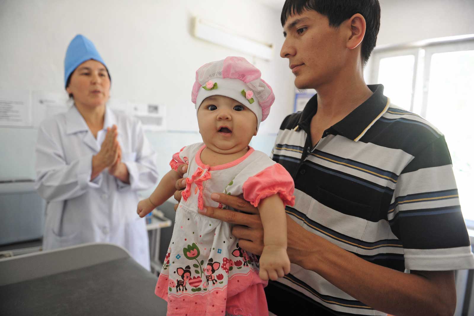  Negative attitudes towards vaccination represent another barrier. At the family medicine centre in Suzak, near Jalalabad, Kamaldin Khurbayev refuses to have his three-month-old daughter Salikha immunised on religious grounds. Later, a doctor at the centre will change his mind.