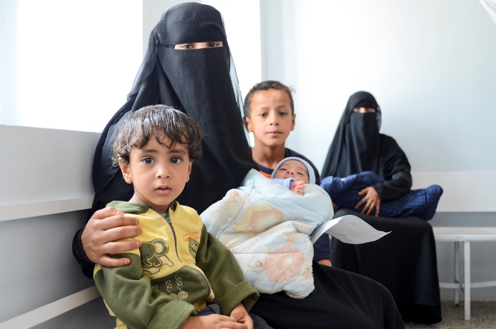 Au centre de santé Al-Rawdah ce sont 200 enfants qui se font vacciner contre le rotavirus chaque dimanche et mercredi. Le centre est situé à proximité d'un marché important et les familles amènent leurs enfants après leurs achats.