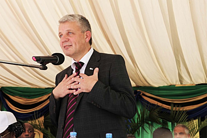 "Honourable health workers - you are the true heroes of immunisation," said Dagfinn Hoybraten.