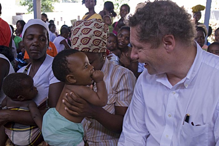 Seth keeps one young patient entertained. With Mozambique’s rainy season in its second month, an estimated one in five of the children treated here are suffering from pneumonia.