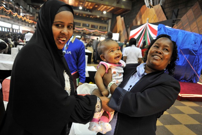 Kenyan mothers’ happiness at seeing their children receive the life-saving pneumococcal vaccination reflects the success of the Health Ministry’s ‘Stop Pneumonia. There is a solution’ campaign, which has helped rise national awareness of pneumonia.