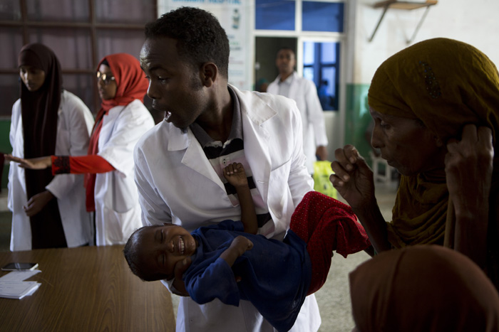 To stop the cholera outbreak becoming a nationwide epidemic, Gavi, working with the World Health Organization (WHO) and UNICEF, is supporting one of the largest cholera vaccination campaigns ever conducted in Africa. The campaign aims to protect over 450,000 people against the disease, including children at this Mogadishu clinic.