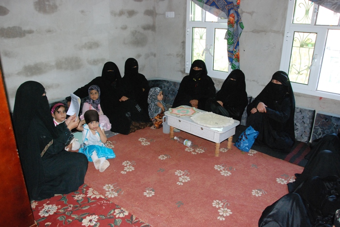 Jamila, a volunteer health worker in the remote village of Bani, teaches mothers to recognise the first signs of pneumonia, what actions to take if their babies get sick and why prevention is better than cure.