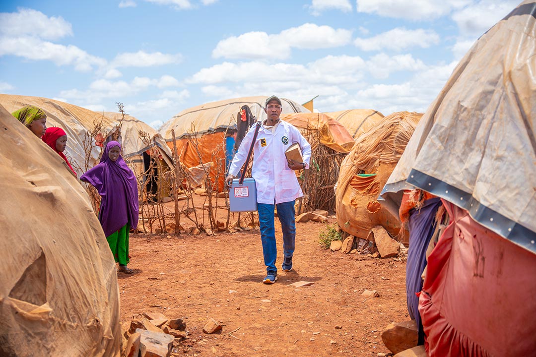 A health worker carries the portable cooler for vaccines to reach children who have not received any vaccines, or missed communities by healthcare systems. Gavi/2024/Mohamed Abdihakim Ali