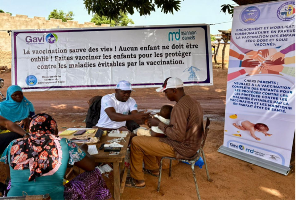 ‘Zero-dose’ and under-vaccinated children receive their vaccinations in Fana, Koulikoro region, Mali. Photo credit: Aminata Dembele/ONG SOUTOURA/2025