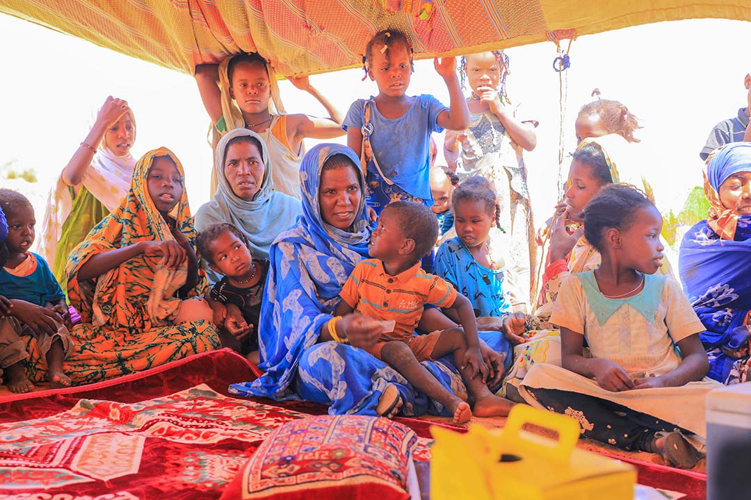 Community-led discussion led by an OSFSR midwife on the importance of vaccination and breastfeeding, tailored to women and children in rural and nomadic areas of Tagant, 650 km from Nouakchott, the capital of Mauritania. Photo credit: OSFSR/2025