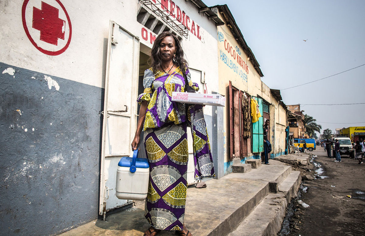 Health worker in the Republic of Congo. Credit: Gavi/2013/Evelyn Hockstein.