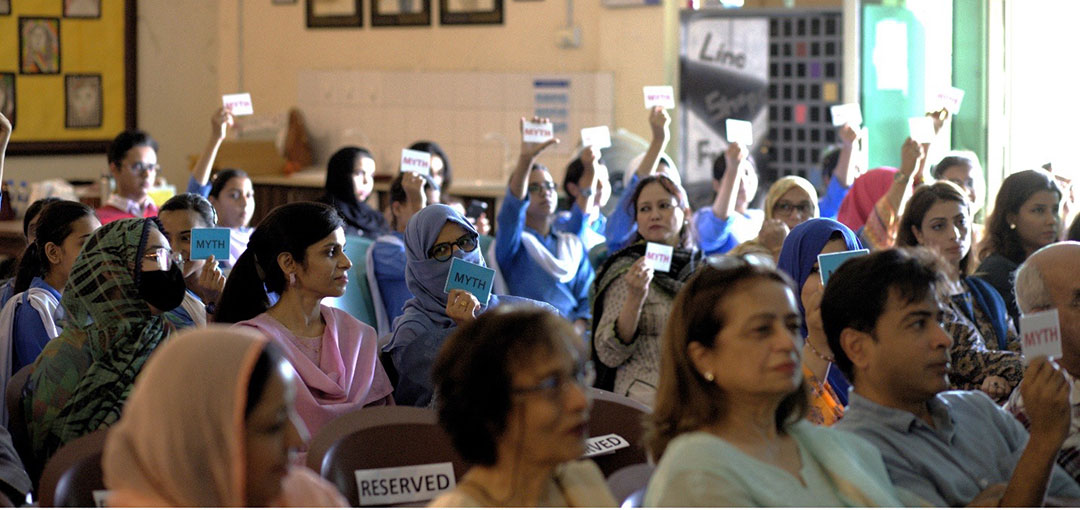 Immunisation awareness-raising activity led by grantee, Association for Mothers and Newborns (AMAN), and partner Zindagi Trust, to commemorate World Immunization Week in Karachi.