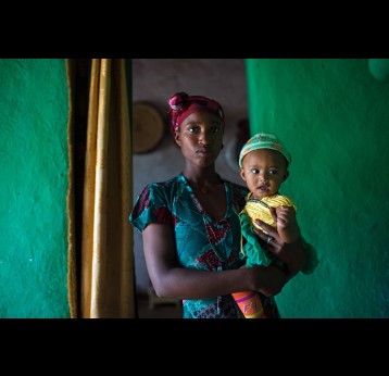 A mother with her child in Ethiopia during routine immunisation against diphtheria, tetanus and pertussis. Credit: Gavi/2013/Jiro Ose