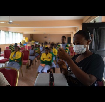 A health worker prepares to vaccinate a student in Adukrom in the Eastern Region, Ghana. Gavi/2022/Nipah Dennis