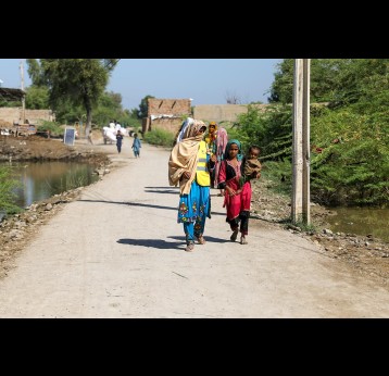 Health worker bring children to get vaccinate against Typhoid, during the TCV campaign in Sobhot khan khosoo, Dera Allah yar city in Jaffarabad District, Baluchistan Province, Pakistan. Photographer: Asad Zaidi/2022/Gavi