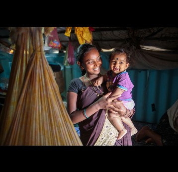 Maremma with her daughter at Hebbal settlement, Bengaluru, India. Credit: Gavi/2021