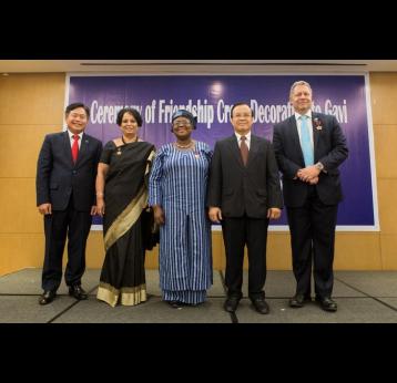Gavi and its representatives awarded Medals of labour by Lao PDR president