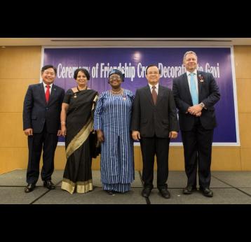 Gavi and its representatives awarded Medals of labour by Lao PDR president