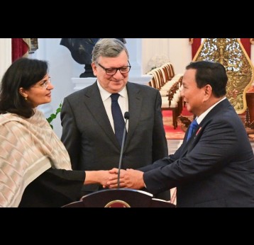 Dr Sania Nishtar, Prof José Manuel Barroso and President Prabowo Subianto meeting on 6 December 2024. Credit: Rusman – Press Bureau of the Presidential Secretariat