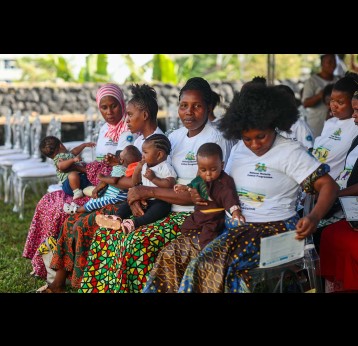 In Sierra Leone, the first doses were administered to children at a health centre in Western Area Rural where the authorities kicked off the rollout of 550,000 vaccine doses. The vaccine will then be delivered in health facilities nationwide. Gavi/Dominique Fofanah