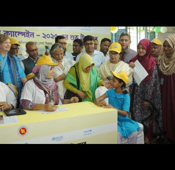 Launch of the nationwide Typhoid Conjugate Vaccine (TCV) campaign in Dhaka by the Government of Bangladesh, with support from UNICEF, Gavi, the Vaccine Alliance, and WHO on Oct 12, 2025, aiming to vaccinate approximately 50 million children aged 9 months to under 15 years. UNICEF/Bangladesh