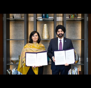 Agreement was signed by Dr Sania Nishtar, Gavi CEO, and Ajay Banga, World Bank Group President. Credit: World Bank Group