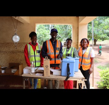 The vaccine was administered at all health centers, schools, universities, and crowded places by mobile brigades. UNICEF/MOZA2025-00622/Francelino Murela