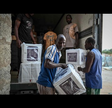 This first shipment signals the start of Gavi support for a multivalent meningococcal conjugate vaccine (MMCV) program, which will see the MenFive vaccine rolled out through outbreak response, routine immunization, and catch-up campaigns in high-risk countries. UNICEF Nigeria/2024/Adeokun Adesegun  