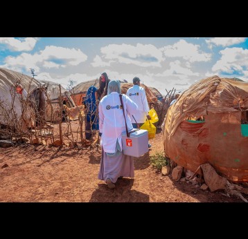 Health workers navigate through Walaag 1 IDP camp on their way to the outreach facility to begin the vaccination process. This is part of the Reach Zero Dose Children (ZDC) campaign in Somalia, aimed at identifying vaccinating children who have not received any vaccines, or missed communities by healthcare systems. Gavi/2024/Mohamed Abdihakim Ali
