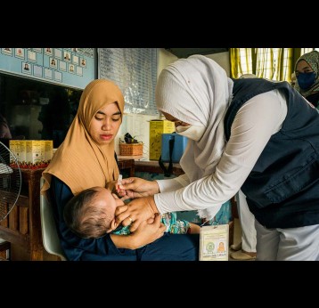 Childhood vaccination. © UNICEF/U.S. CDC/Unique Identifier/Martin San Diego