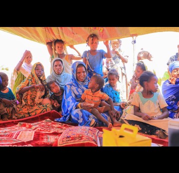 Community-led discussion led by an OSFSR midwife on the importance of vaccination and breastfeeding, tailored to women and children in rural and nomadic areas of Tagant, 650 km from Nouakchott, the capital of Mauritania. Photo credit: OSFSR/2025
