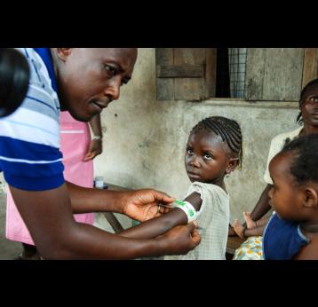 Gavi va soutenir la reconstruction des programmes de vaccination dans les pays affectés par Ebola