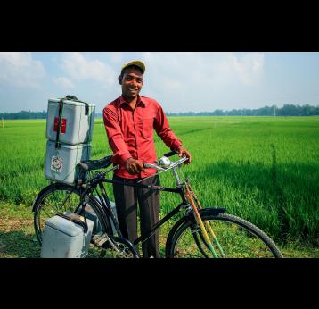 Transporting vaccines by bicycle. Credit: Gavi/2014/GMB Akash.