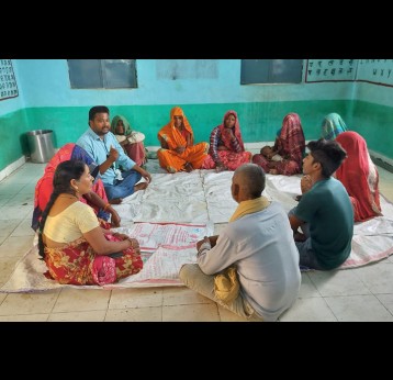 Vaccination team holding a community meeting. Credit: Saurav Singh