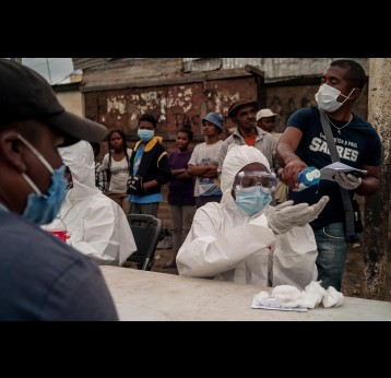 COVID-19 testing in Madagascar. Copyright: World Bank / Henitsoa Rafalia, CC BY-NC-ND 2.0