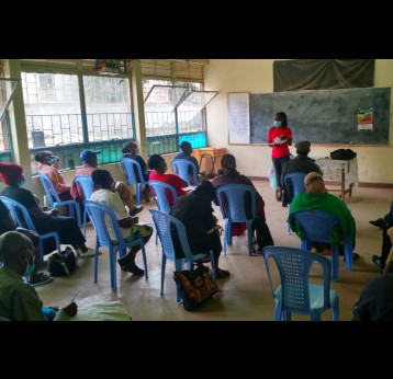 Mrs Immaculate atieno, a community volunteeer engaging other volunteers and monitors during outreach planning meeting in Biafra slum, Nairobi Kenya – Credit: Abjata Khalif