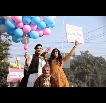  Pakistani trans woman Parveen and her friends advocating for transgender rights. Credit: Saadeqa Khan